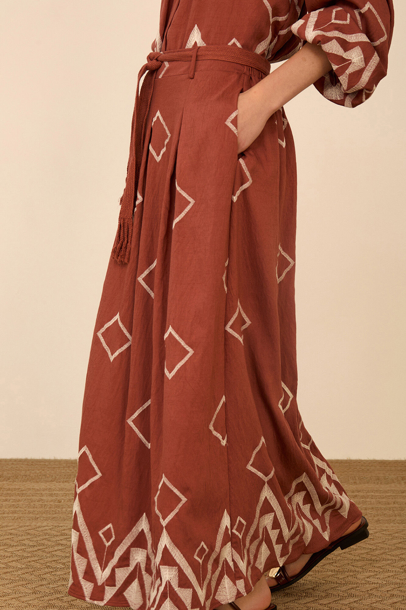 Meisie Embroidered long skirt Coral