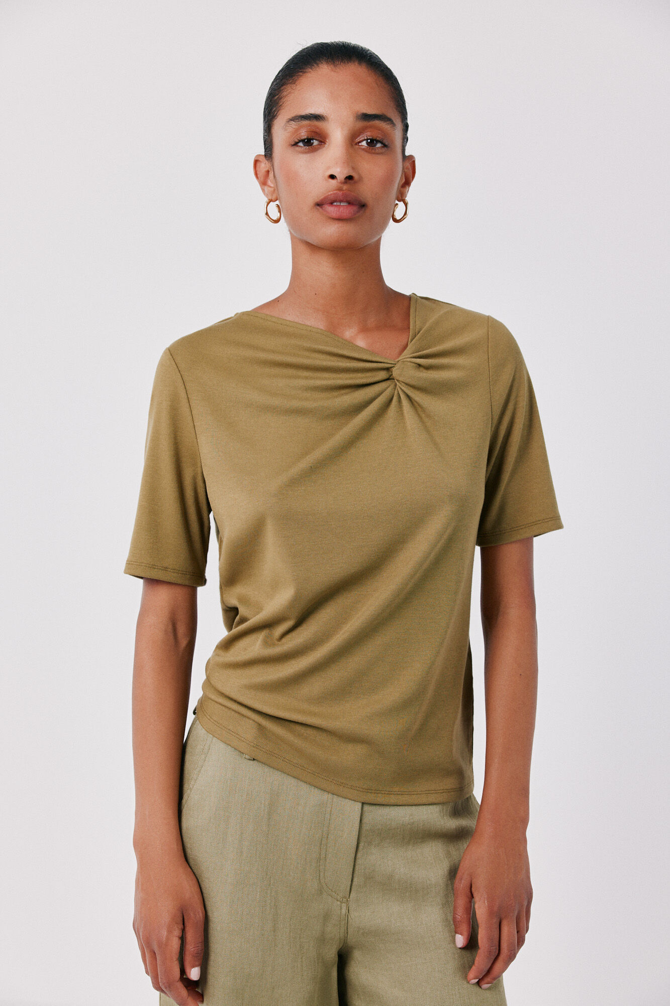 Cortefiel Camiseta nudo escote