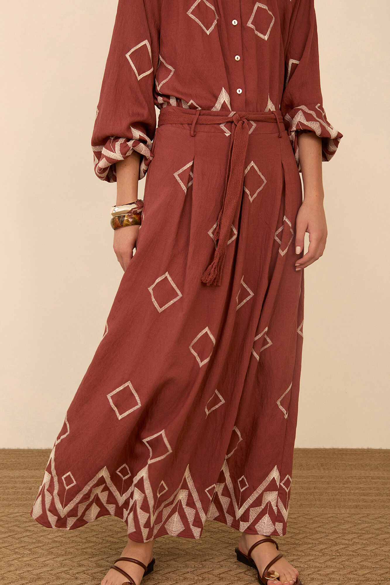Meisie Embroidered long skirt