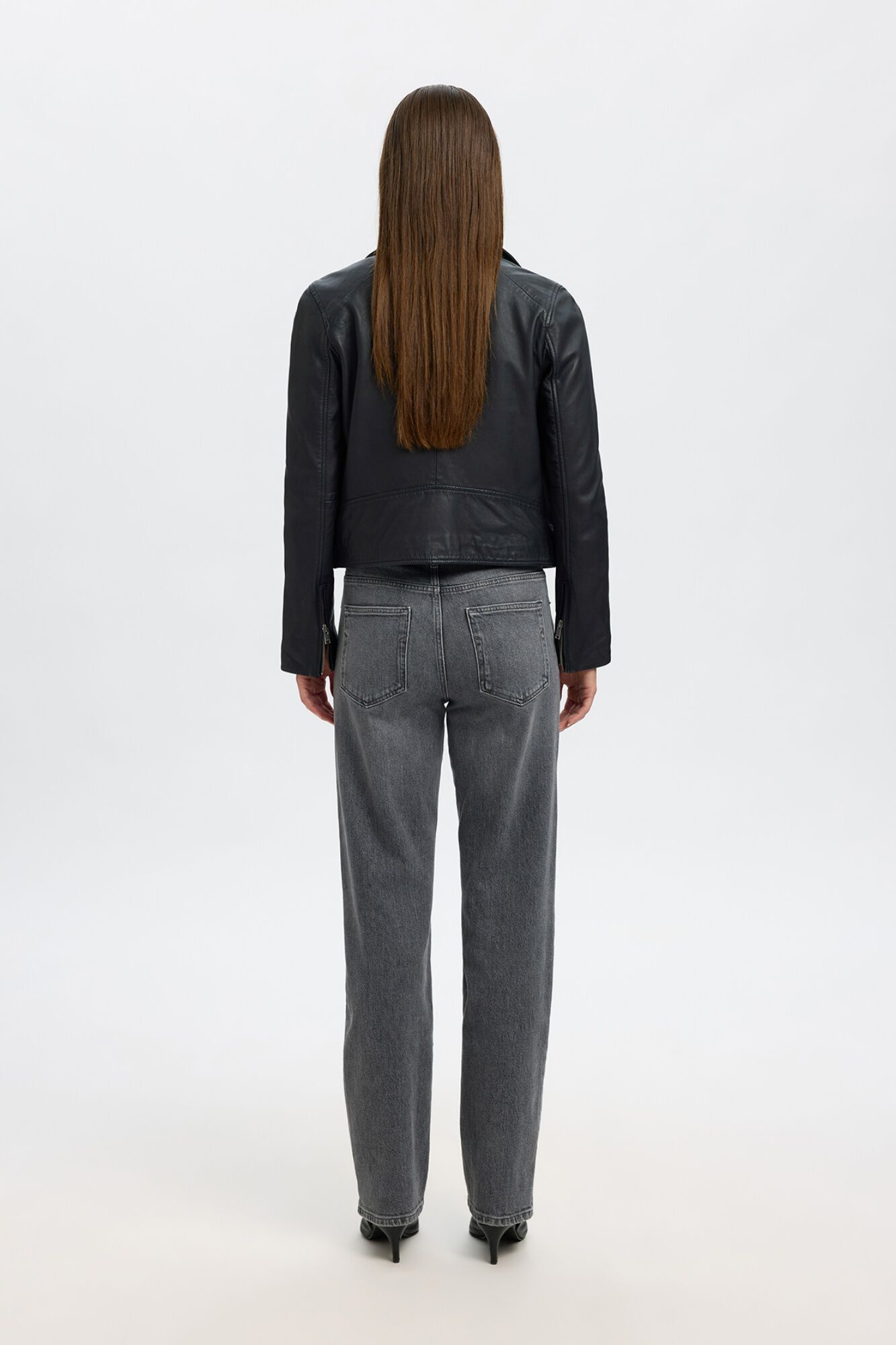 Selected Blus&atilde;o biker cropped 100% couro. Preto