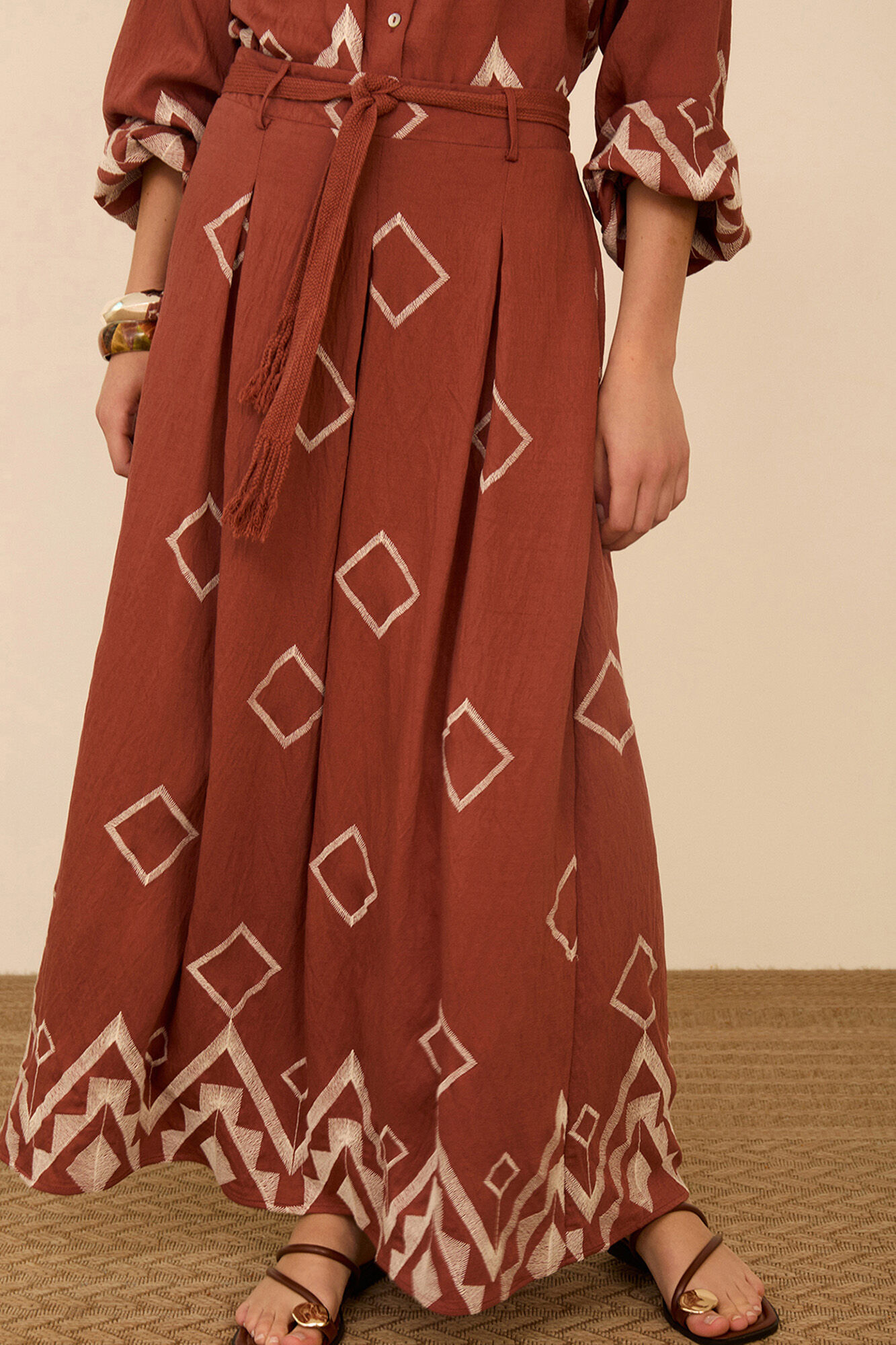 Meisie Embroidered long skirt Coral