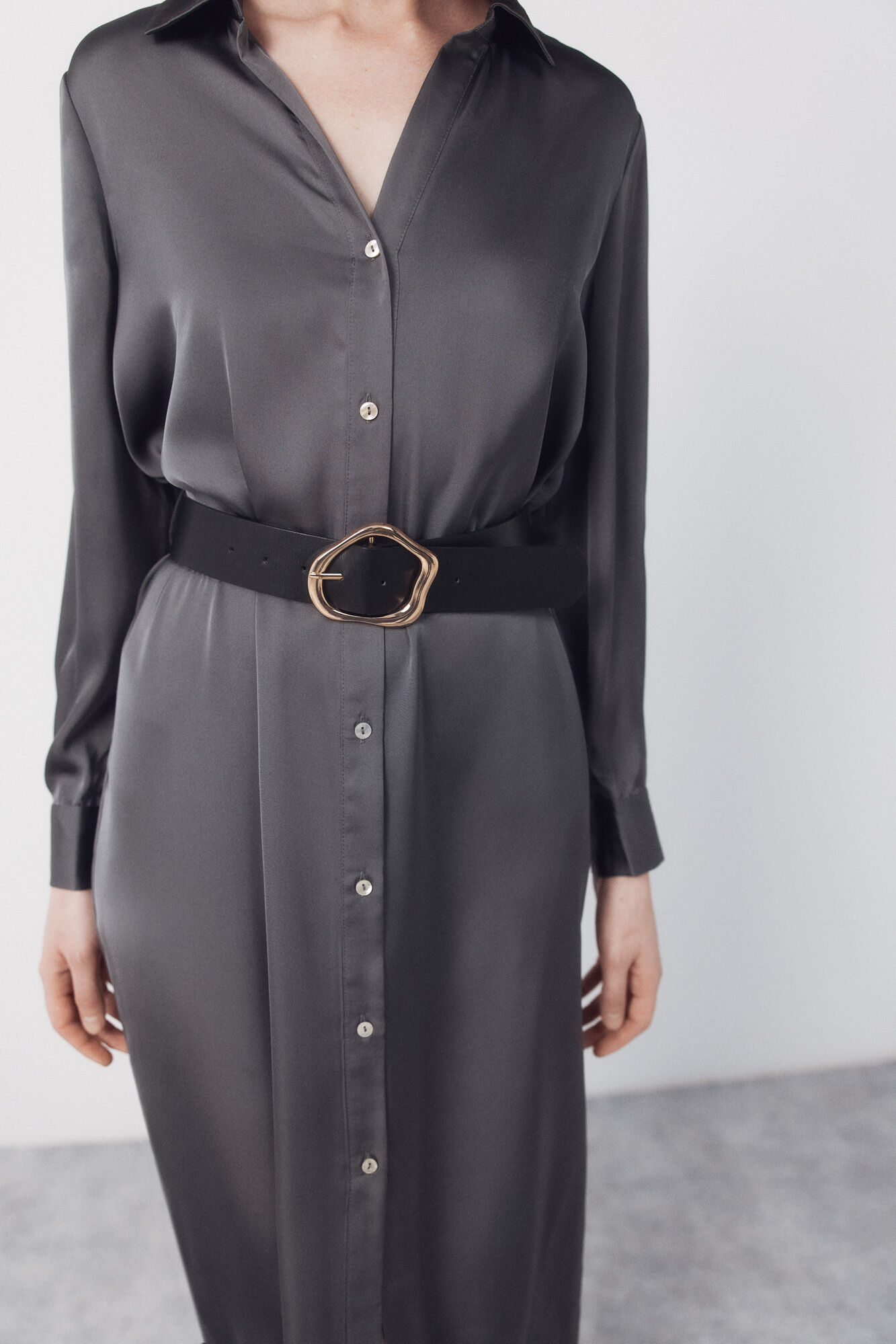 Cortefiel Vestido camisa de cetim Cinzento