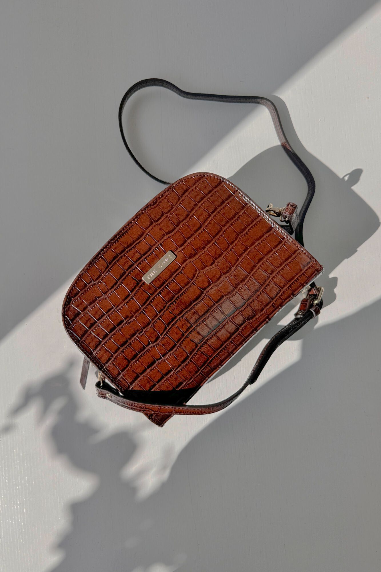 The Code Bolsa a tiracolo Casandra em pele Castanho