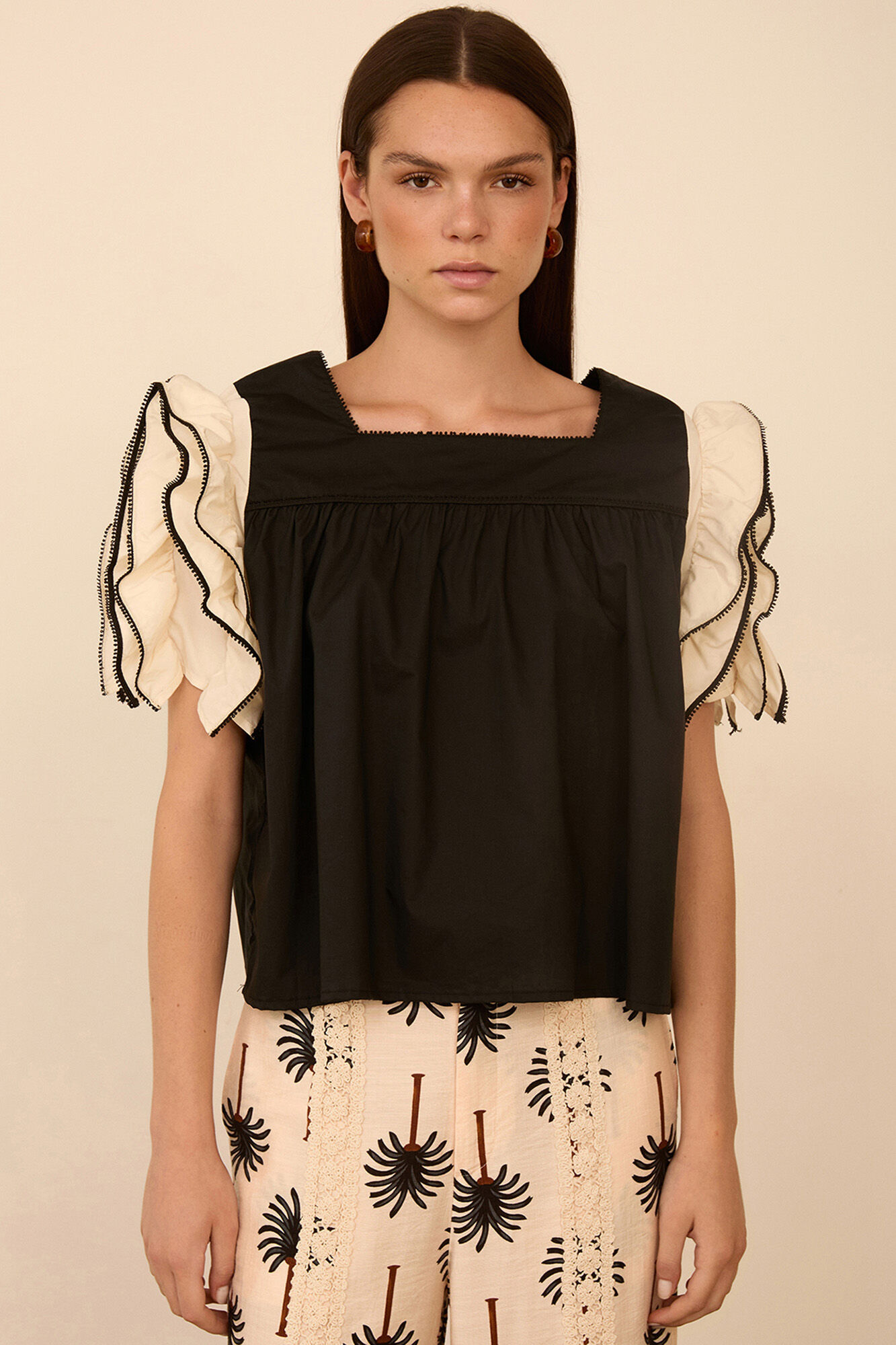 Meisie Short sleeve ruffle blouse