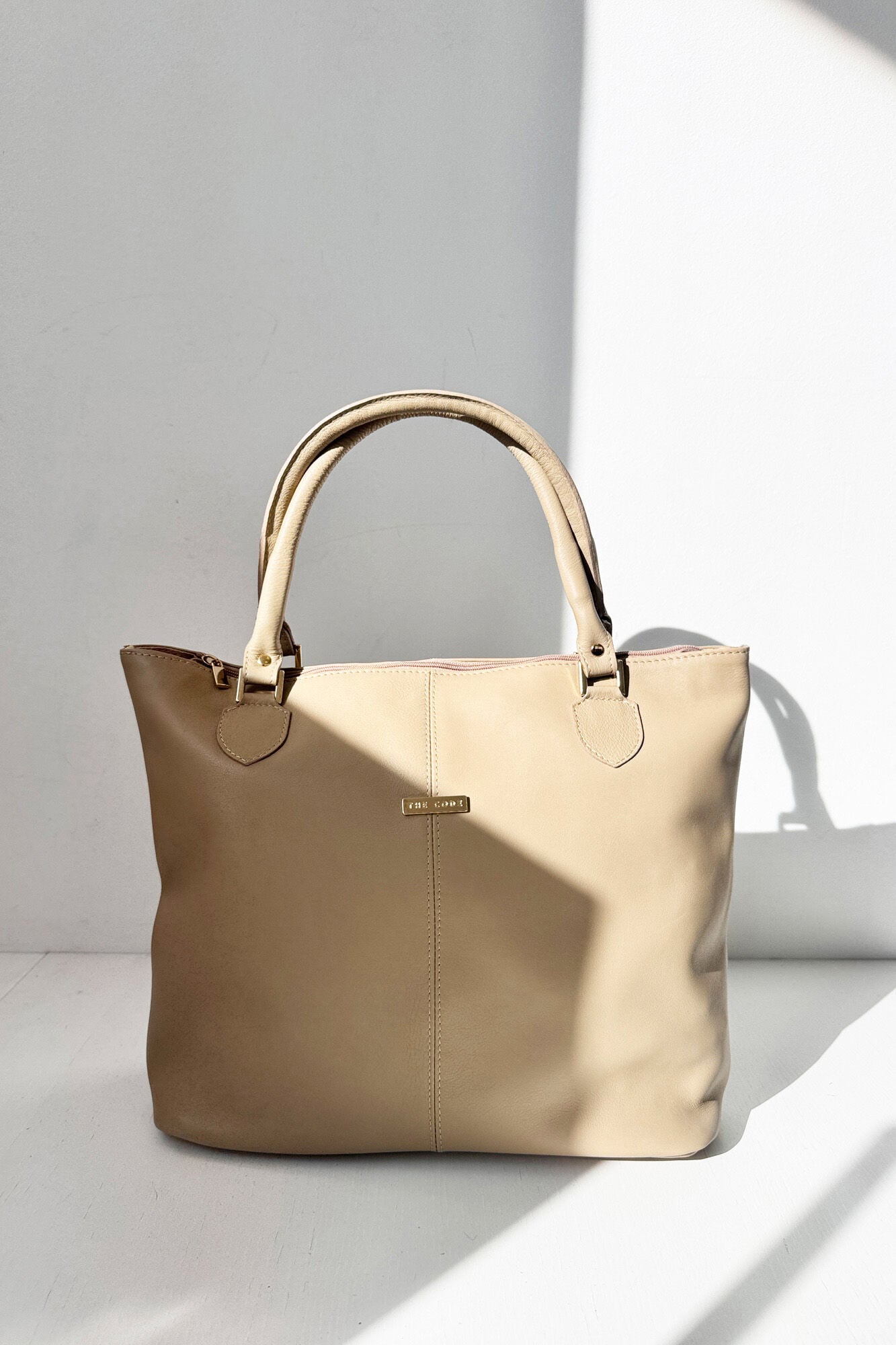 The Code Shopper Maria piel moca