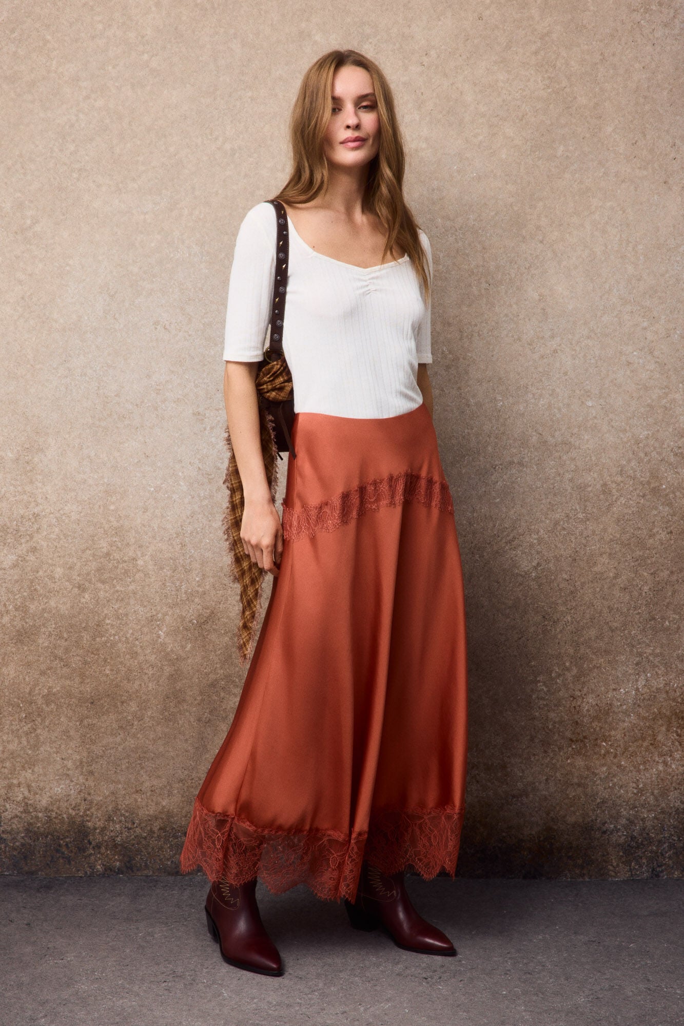 Slowlove Falda midi de sat&eacute;n y encaje