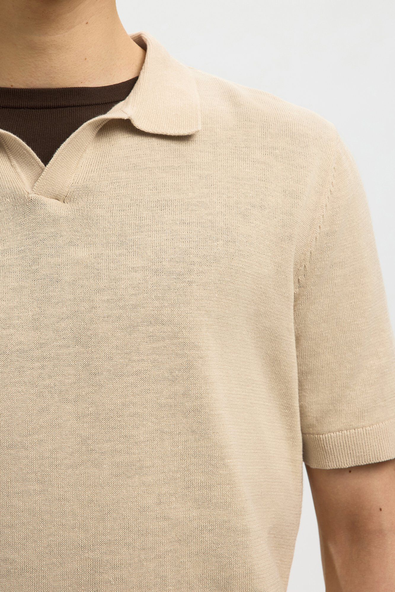 Selected Polo de punto con cuello abierto