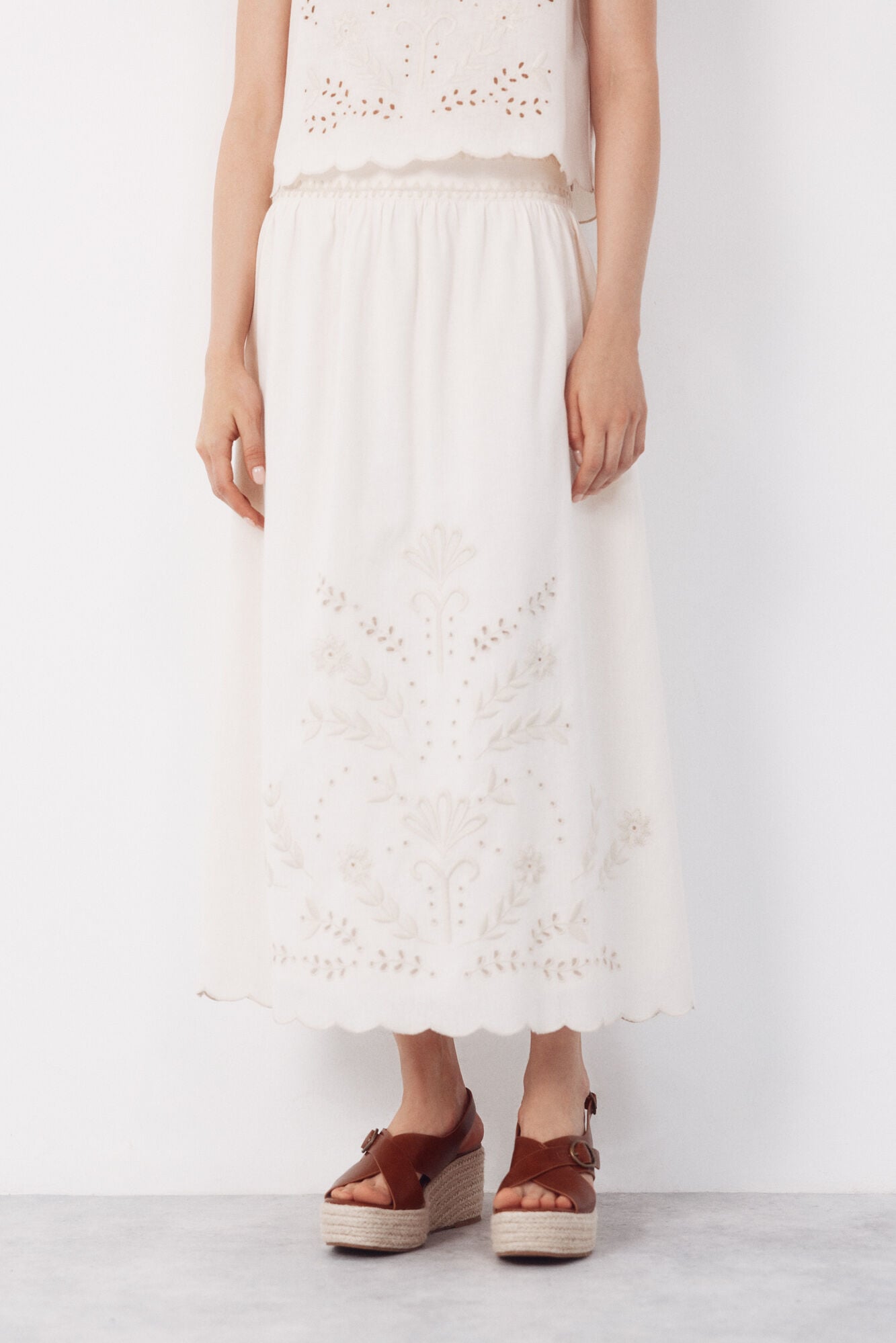 Cortefiel Embroidered skirt