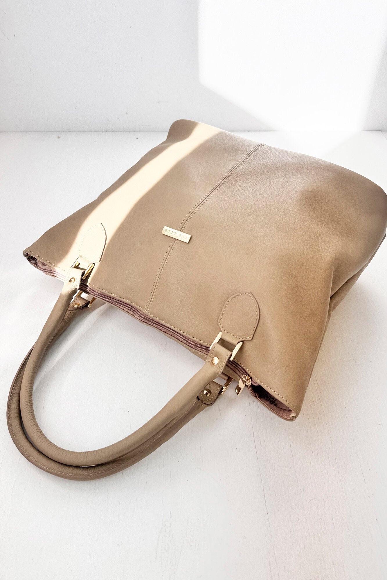 The Code Shopper Maria piel moca