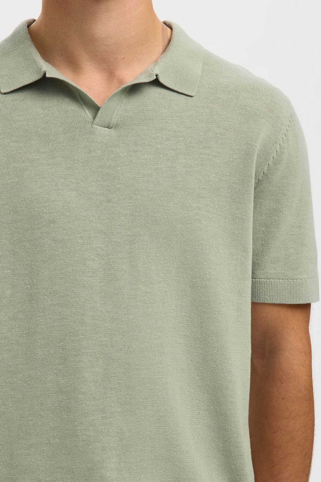 Selected Polo de punto con cuello abierto