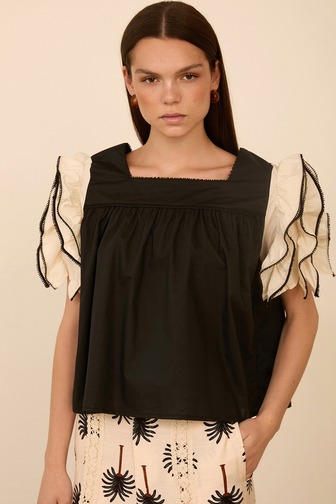 Meisie Short sleeve ruffle blouse