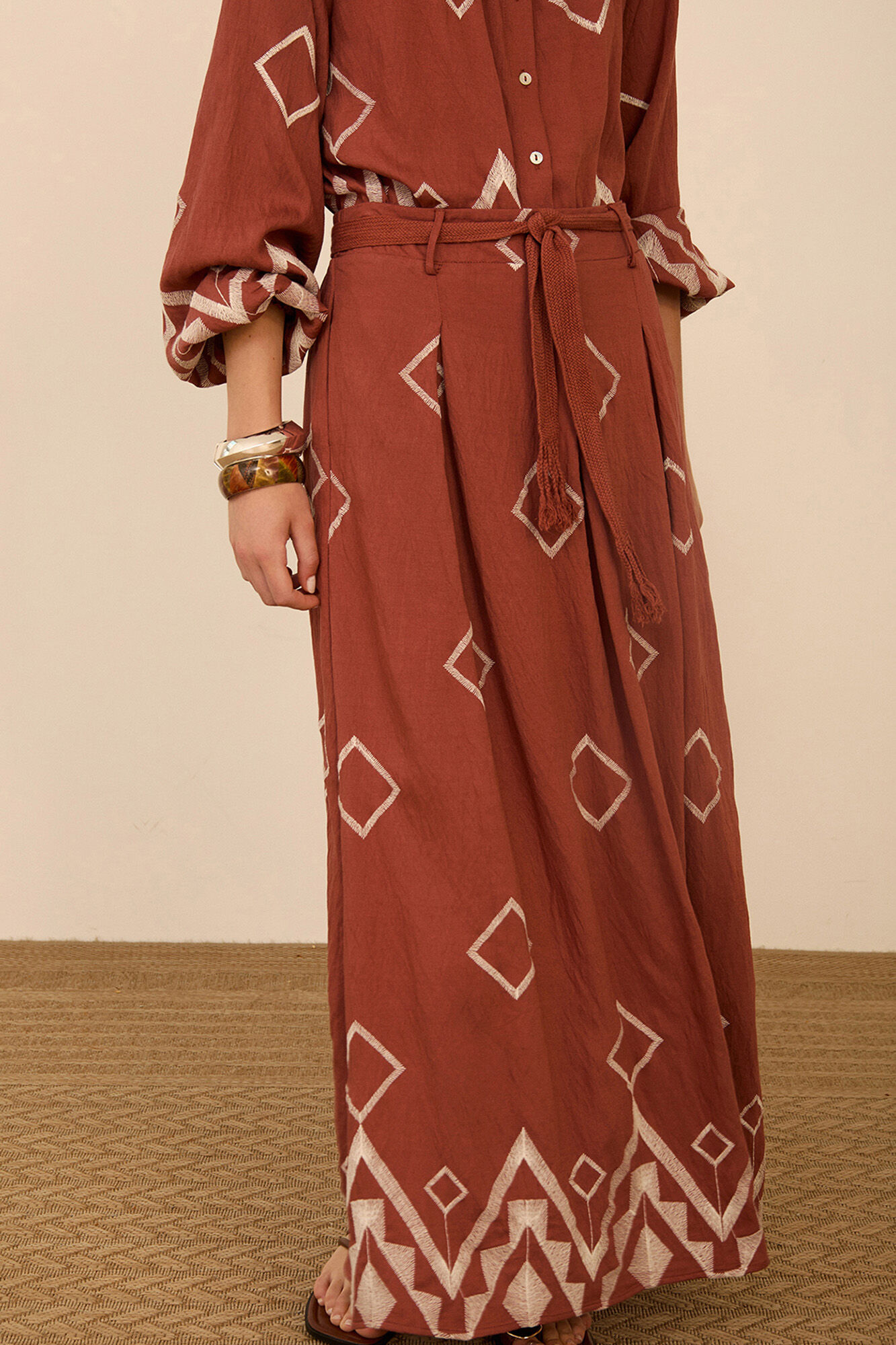 Meisie Embroidered long skirt Coral