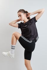 Dash and Stars Camiseta negra t&eacute;cnica panel mesh negro
