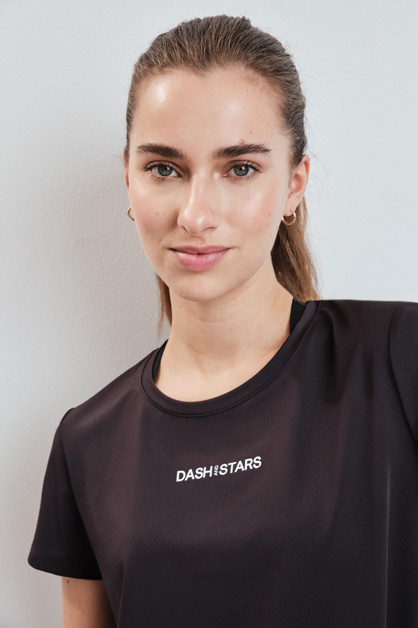 Dash and Stars Camiseta negra t&eacute;cnica panel mesh negro