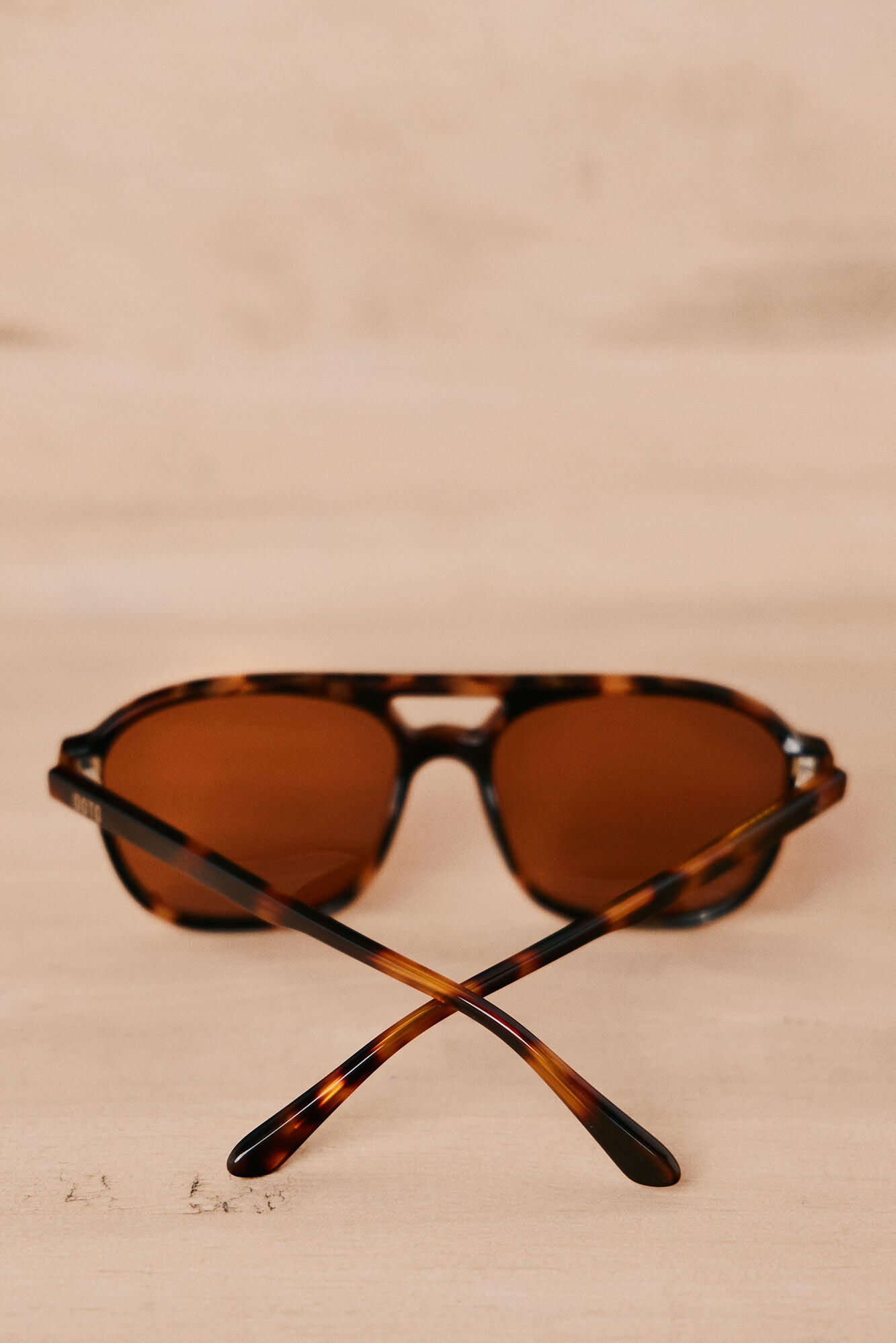 OOTO Marrakech. Gafa aviador rectangular acetato Marr&oacute;n oscuro