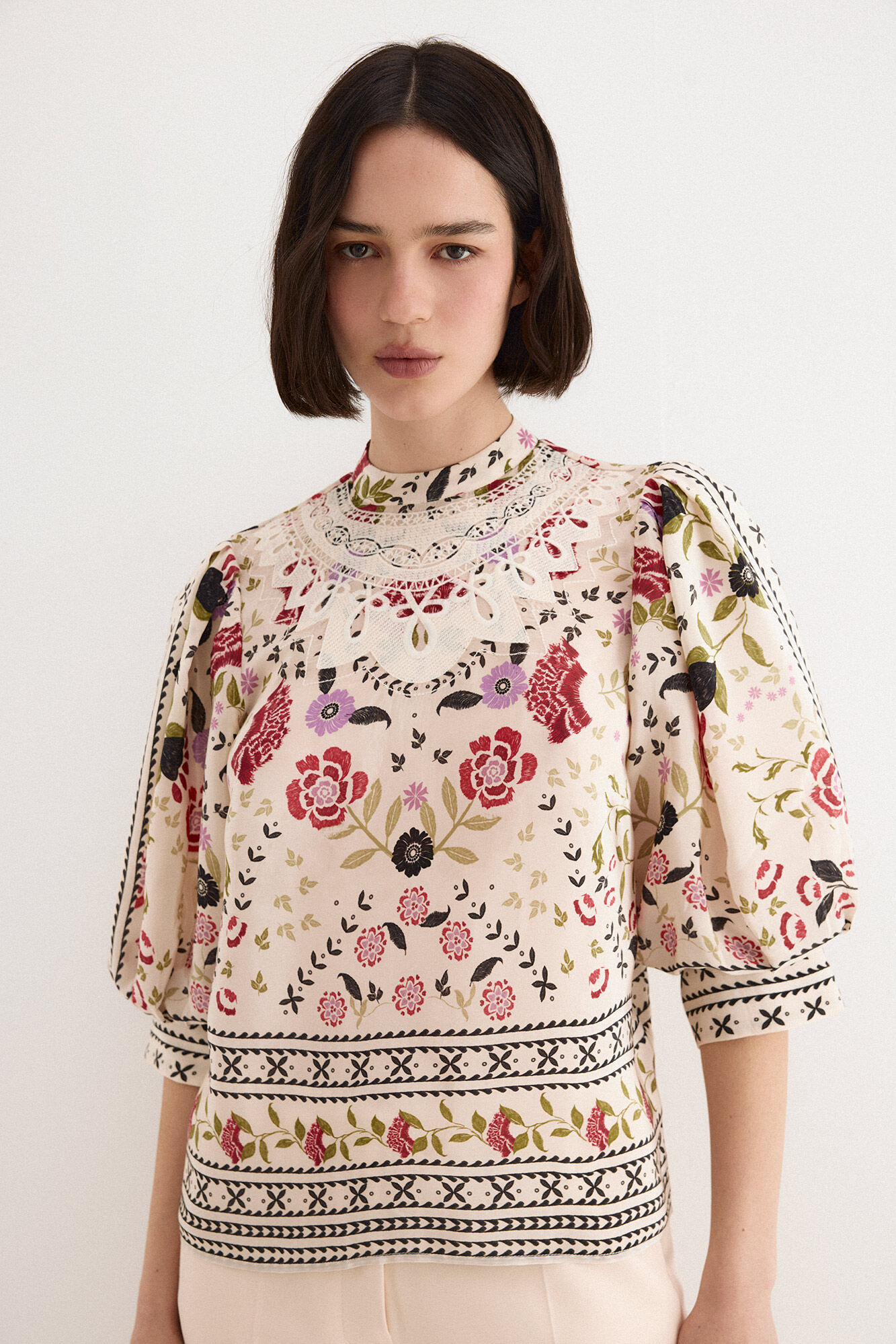 TFP by Tamara Falc&oacute; Blusa estampada e bordada Ecru