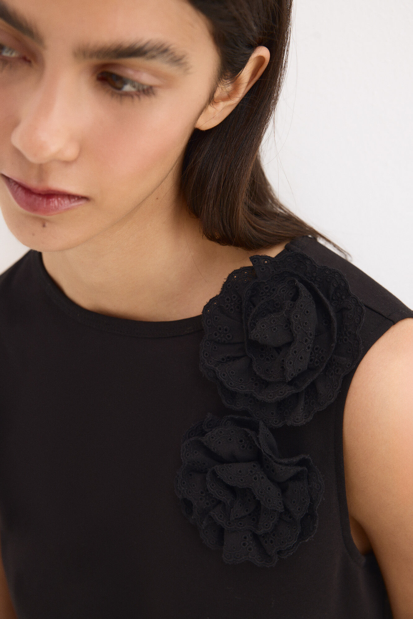 Pedro del Hierro Sleeveless T-shirt with shoulder appliqu&eacute;