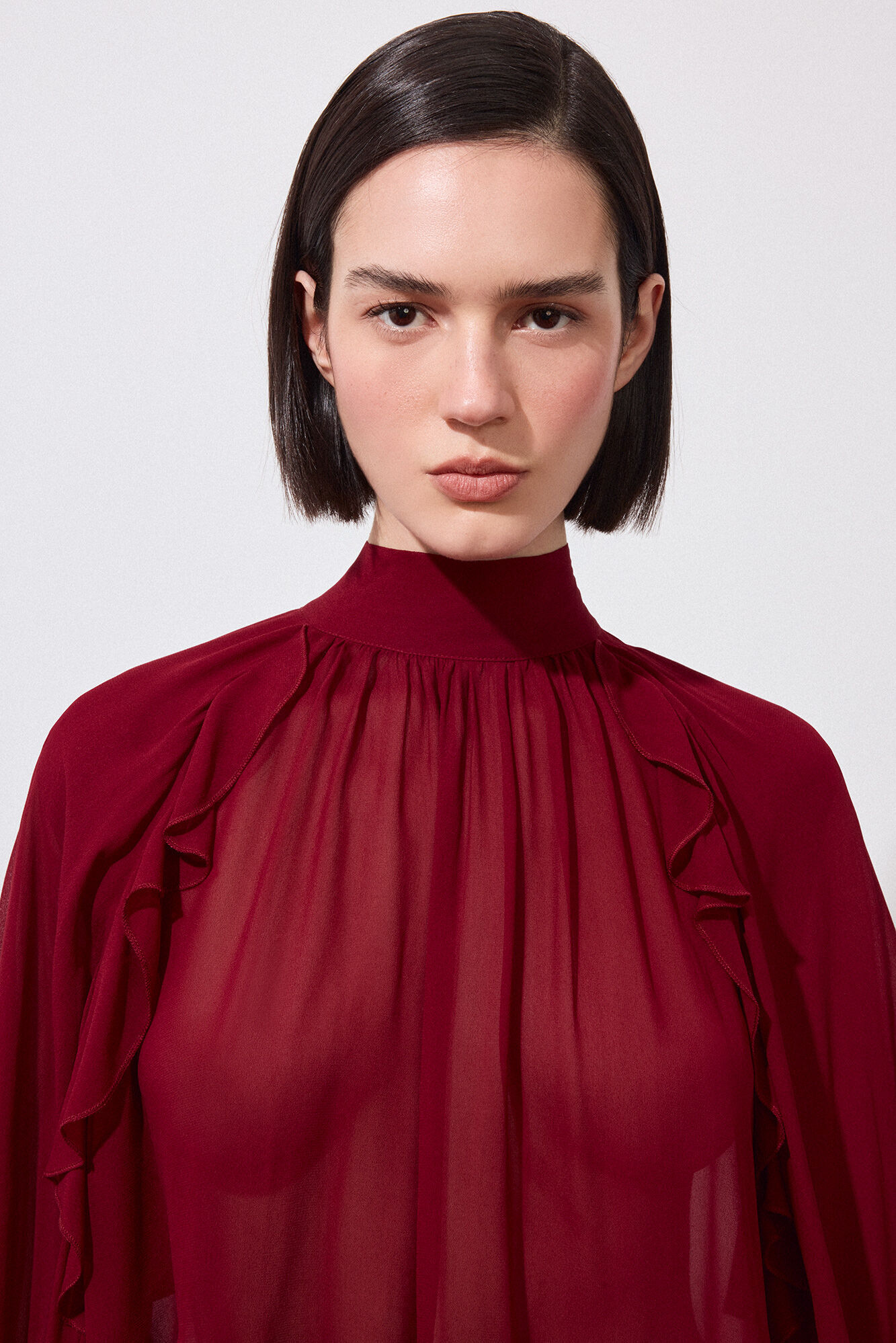 Pedro del Hierro Plain ruffled cape Burgundy