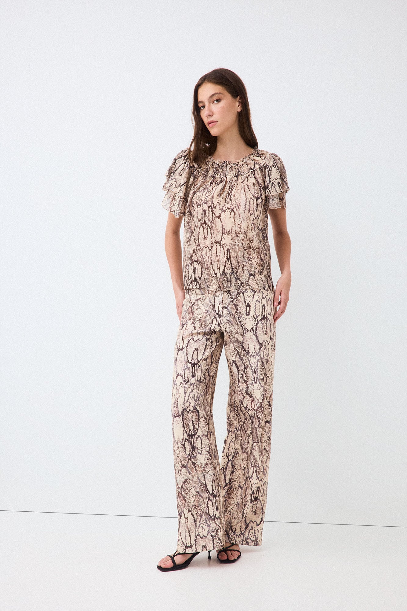 Conjunto de blusa y pantal&oacute;n