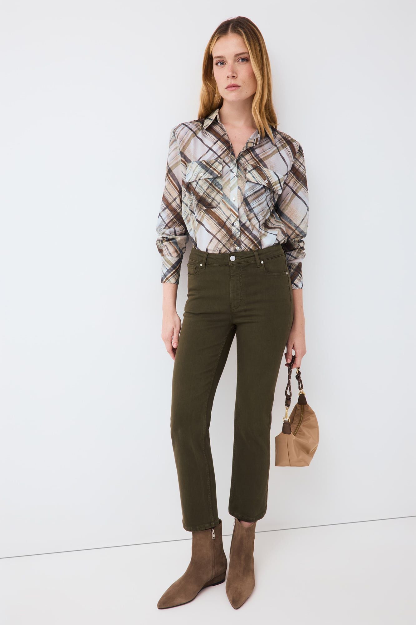 Conjunto de jeans y camisa